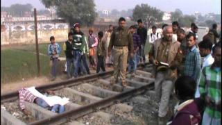 ट्रेन से कटा यूवक, तीन घंटे बाद पहुंची पुलिस