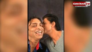 Shahrukh Ne Kiya Pak Khiladi Shoaib Ko KISS