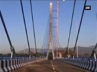 रक्षा मंत्री ने देश को समर्पित किया उत्तर भारत का पहला केबल पुल
