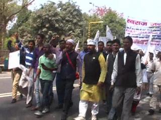 ठेकेदारी प्रथा को खत्म करने के लिए 'स्वराज जनता पार्टी' ने किया प्रदर्शन
