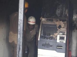 एक्सिस बैंक के ATM बूथ में लगी आग