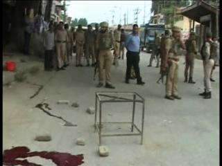 कश्मीरः 20 मिनट में दो आतंकी हमले, 3 पुलिस जवान शहीद