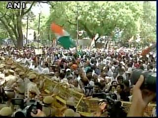 कांग्रेस की दिल्ली में 'लोकतंत्र बचाओ रैली'