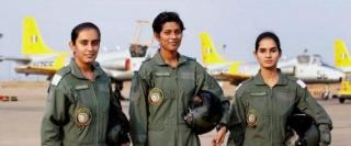 भारत की पहली महिला फाइटर पायलेटों ने भरी उड़ान