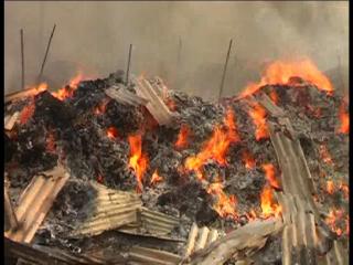 दिल्ली : कापसहेड़ा के कबाड़ गोदाम में लगी भीषण आग