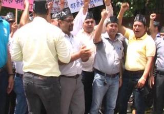 सरकारी शिक्षकों ने किया मनिष सिसोदिया के खिलाफ जमकर प्रदर्शन
