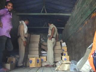 मेरठ पुलिस ने धरे शराब तस्कर, 600 पेटी बरामद
