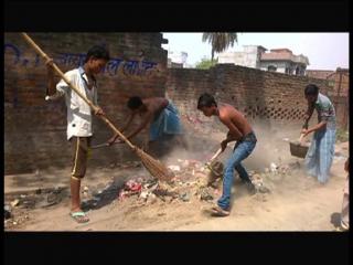 गांववालो ने उठाई साफ-सफाई की जिम्मेदारी