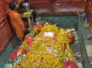 हनुमान जयंती पर मंदिरों में उमड़ी भक्तों की भीड़