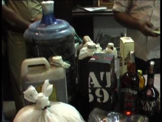 पुलिस ने किया नकली शराब फैक्ट्री का भांडाफोड़