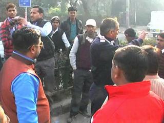 ऑड-ईवन फॉर्मूले से सिंघु बॉर्डर पर परेशान हुए पंजाब-हिमाचल से आने वाले लोग (Delhi)