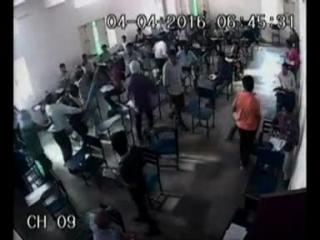 परीक्षा केंद्र में छात्र की धुनाई, Live