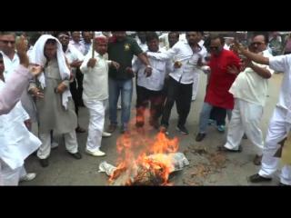 कांग्रेस कार्यकर्ताओं ने किया मोदी सरकार के विरोध में प्रदर्शन