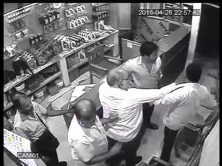 CCTV में कैद मारपीट की घटना
