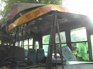 रोडवेज बस और ट्रक में भिड़ंत, 1 की मौत 12 यात्री घायल