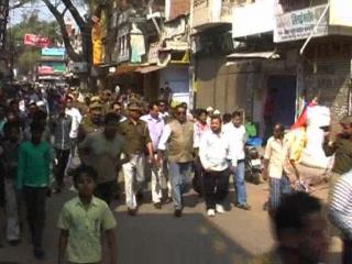 डीजीपी के निर्देश पर पुलिस का पैदल मार्च
