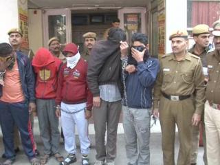 दिल्ली पुलिस ने ट्रक समेत दबोचे 5 अनाज चोर
