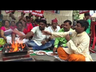 सपा नेताओं ने योगी आदित्यनाथ के लिए किया सद्बुद्धि यज्ञ