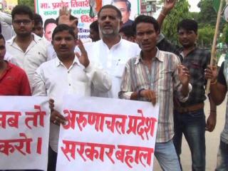 अरुणाचल में काग्रेंस सरकार को बहाल किए जाने पर काग्रेंस नेताओं ने मनाया जश्न