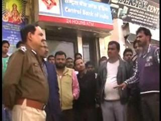 बदमाशों ने दी पुलिस को खुली चुनौती, दिनदहाड़े लुटे लाखों रुपए