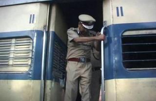 पैसेंजर ट्रेन ब्लास्ट मामलाः DGP ने ट्रेन में जाकर देखे 'साजिश के अंश'