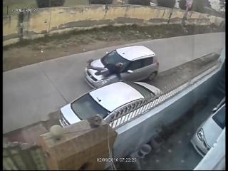 प्रॉपर्टी डीलर को कार से मारी जबरदस्त टक्कर, CCTV में कैद