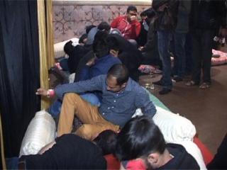 होटल में चल रही थी रेव पार्टी,  नशेड़ी युवकों को पुलिस से पड़े थप्पड़ तो याद आए मोदी