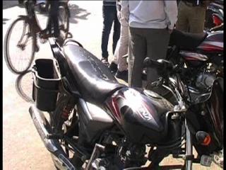 चोरों के हौंसले बुलंद, मोटरसाइकिल की डिग्गी तोड़ चुराए रुपए