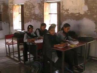 'शिक्षा नहीं इज्जत प्यारी', छात्राओं को स्कूल भेजना किया बंद