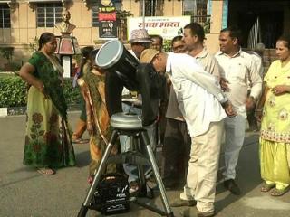 पैनोरमा एवं विज्ञान केंद्र ने लोगों को दिखाया सूरज के चेहरे पर काले तिल का नजारा