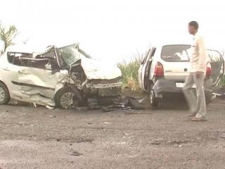 दो कारों की जबरदस्त टक्कर, 2 युवकों की मौत