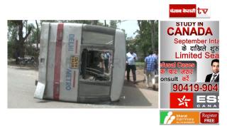 दिल्ली : अलीपुर में मेट्रो फीडर बस पलटी, कई घायल