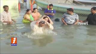 AP Deputy CM Chinna Rajappa Takes Holy Dip in Amaravathi | Krishna Pushkaralu | iNews