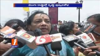 Actress Jamuna Takes Holy Dip in Vijayawada  iNews