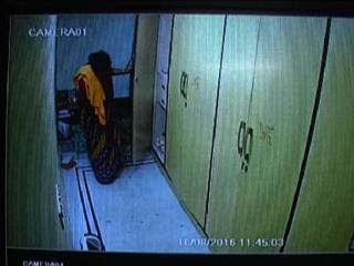 दीमक की तरह घर को खोखला कर रही थी नौकरानी, CCTV में कैद
