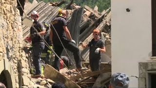 Italian fighters struggle to rescue earthquake victims