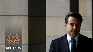 Lloyds CEO to stay amid private life scrutiny