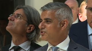 London mayor criticises burkini ban during Paris visit