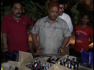 47 बोतल अवैध शराब सहित बिजली कर्मचारी गिरफ्तार