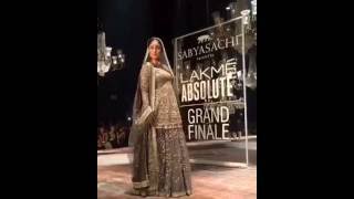 The Super Hottest Would Be Mom Kareena Kapoor Walks The Ramp At Lakme Fashion Week