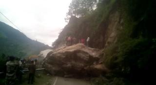 चट्टान गिरने से नेशनल हाईवे-5 बंद, देश से कटा किन्नौर