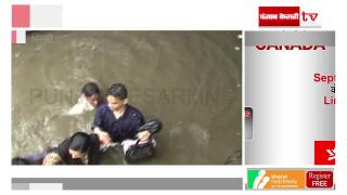 दिल्ली : पानी में डूब गई आधी बस, यात्रियों को छत के रास्ते से निकाला बाहर