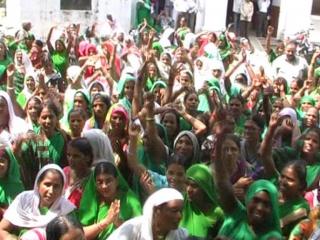 आंगनबाड़ी कार्यकर्ताओं और किसानों ने प्रदेश सरकार के खिलाफ किया प्रदर्शन