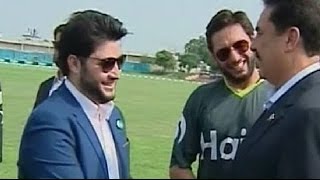 Raheel Shareef Playing Cricket With Shahid Afridi