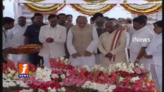 KCR, Governor Narasimhan Pay Tribute To Mahatma Gandhi - iNews