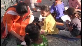 बीएड प्रशिक्षु झुग्गी झोपड़ी के बच्चों को दे रहे फ्री ट्यूशन