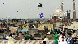delhi boys chandni chawk. kite flying on 15 august