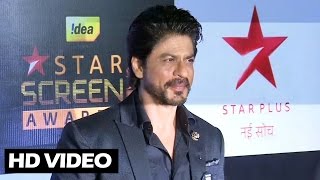 Shahrukh Khan's GRAND ENTRY At Star Screen Awards 2016