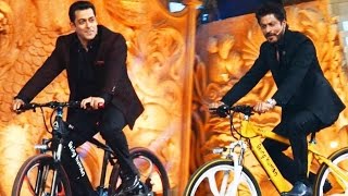 Salman & Shahrukh Makes GRAND ENTRY On CYCLE At Star Screen Awards 2016