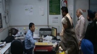 दिल्ली : बैंक से पैसे निकालने पहुंचे 52 वर्षीय व्यक्ति की मौत
